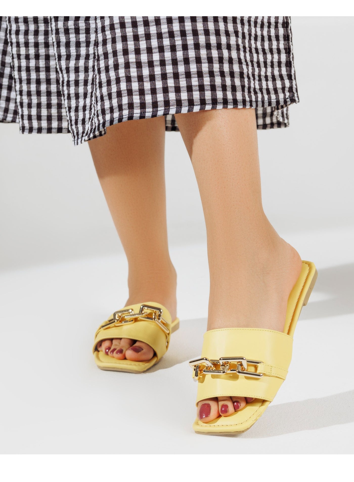 شبشب جلد فلات بسلسلة SL-130 - أصفر