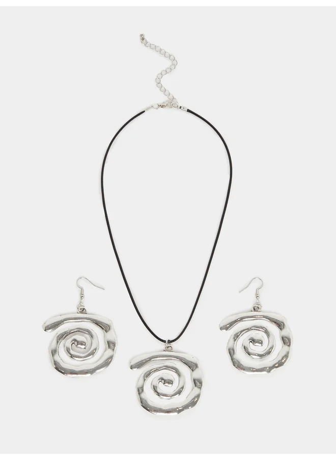 Styli Styli Shell Drop Necklace and Dangle Earrings Set