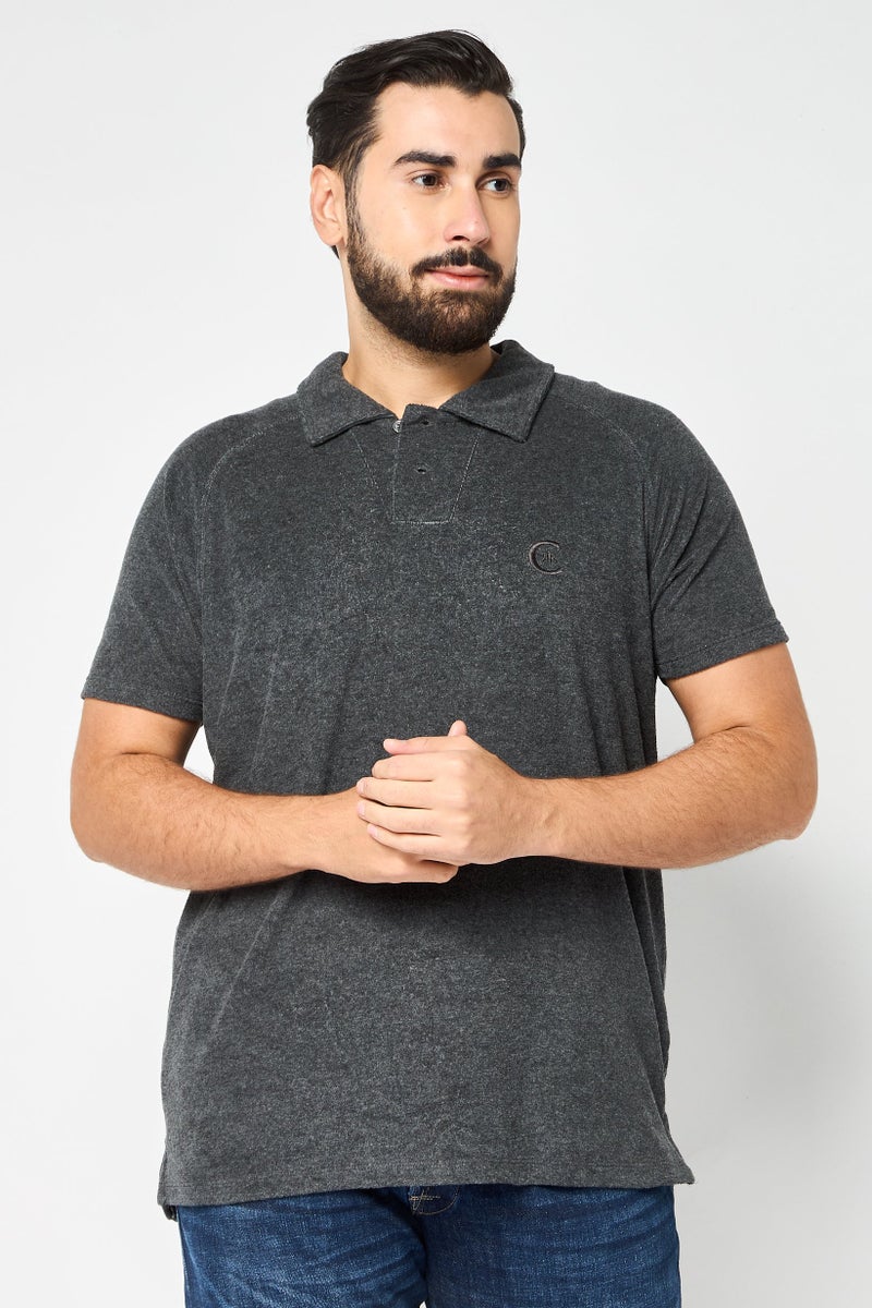 CERRUTI 1881 قميص بولو بأكمام قصيرة للرجال بتصميم عادي مع شعار مطرز، رمادي داكن - Image 1