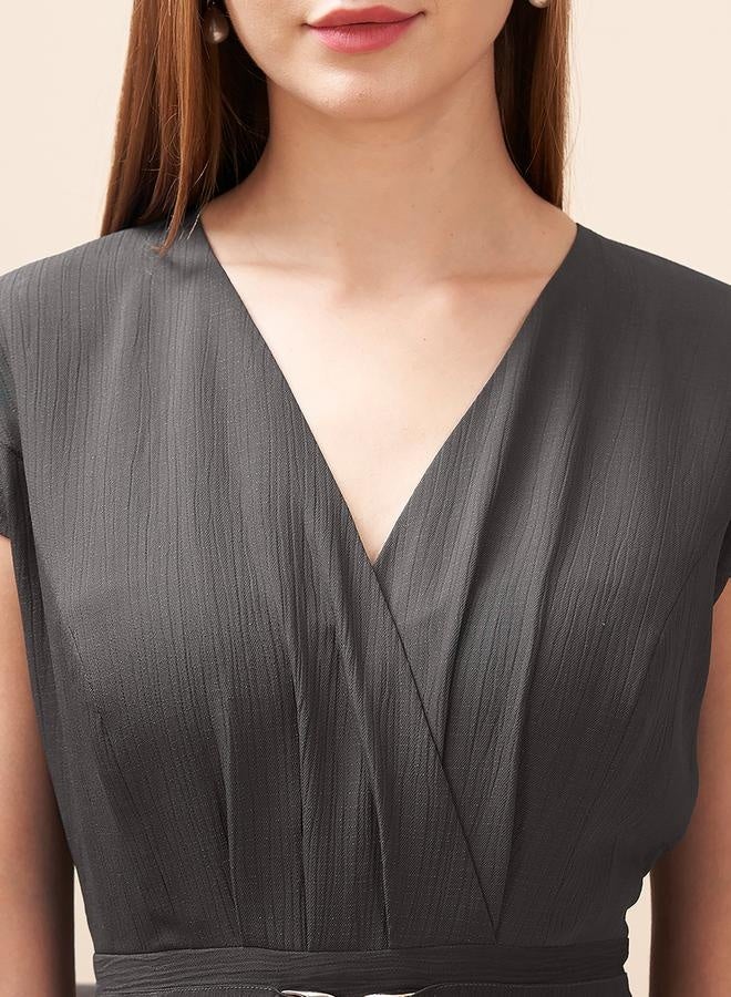 ميش فستان ماكسي رمادي بياقة على شكل حرف  وحزام في المنتصف من ستايلي - Image 2