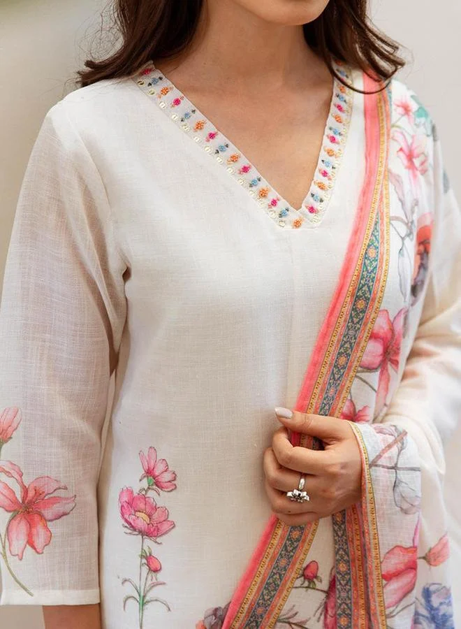 آي شين طقم كورتا وبنطال مع شال بلون أوف وايت بخامة اللينن