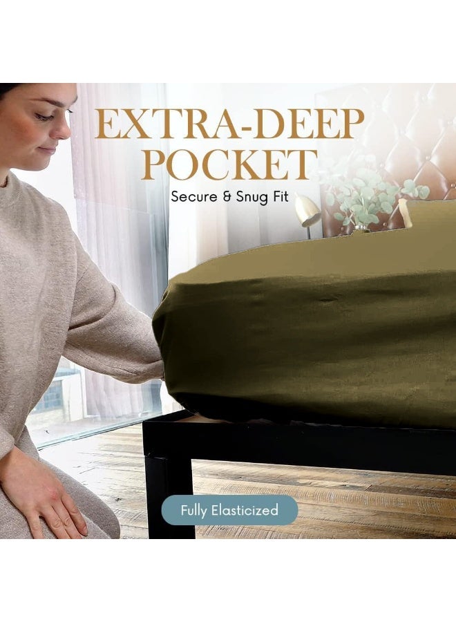 إي وورلد طقم أسرّة فاخر مكوّن من 6 قطع مقاس كينغ، بتصميم مخطط باللون الأخضر الزيتي – يشمل ملاءة سرير فاخرة كاملة/كينغ بنقشة مخططة مع لحاف ناعم واحد و4 أغطية وسائد – مناسب للمنازل والفنادق - Image 2