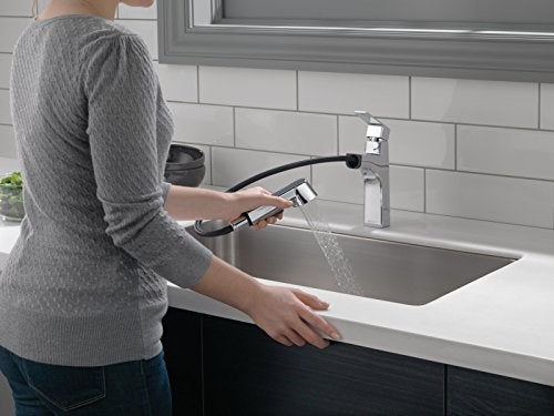 Peerless Xander Pull Out Kitchen Sink Faucet with Pull Out Sprayer, Chrome P6919LF - Image 2