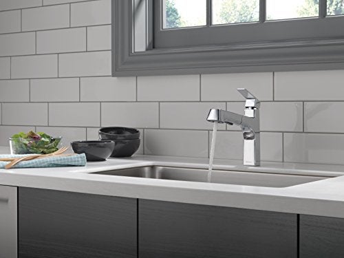 Peerless Xander Pull Out Kitchen Sink Faucet with Pull Out Sprayer, Chrome P6919LF - Image 4
