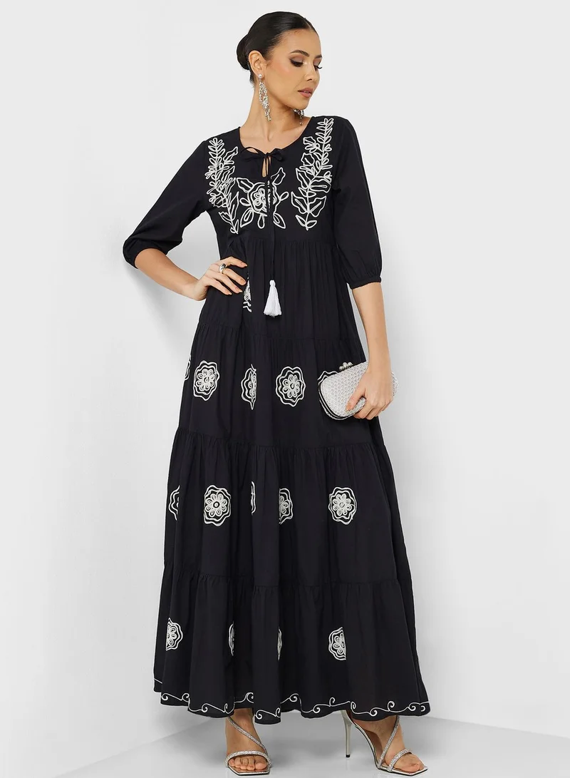 ARABIAN CLOSET Embroidered Crew Neck Jalabiya