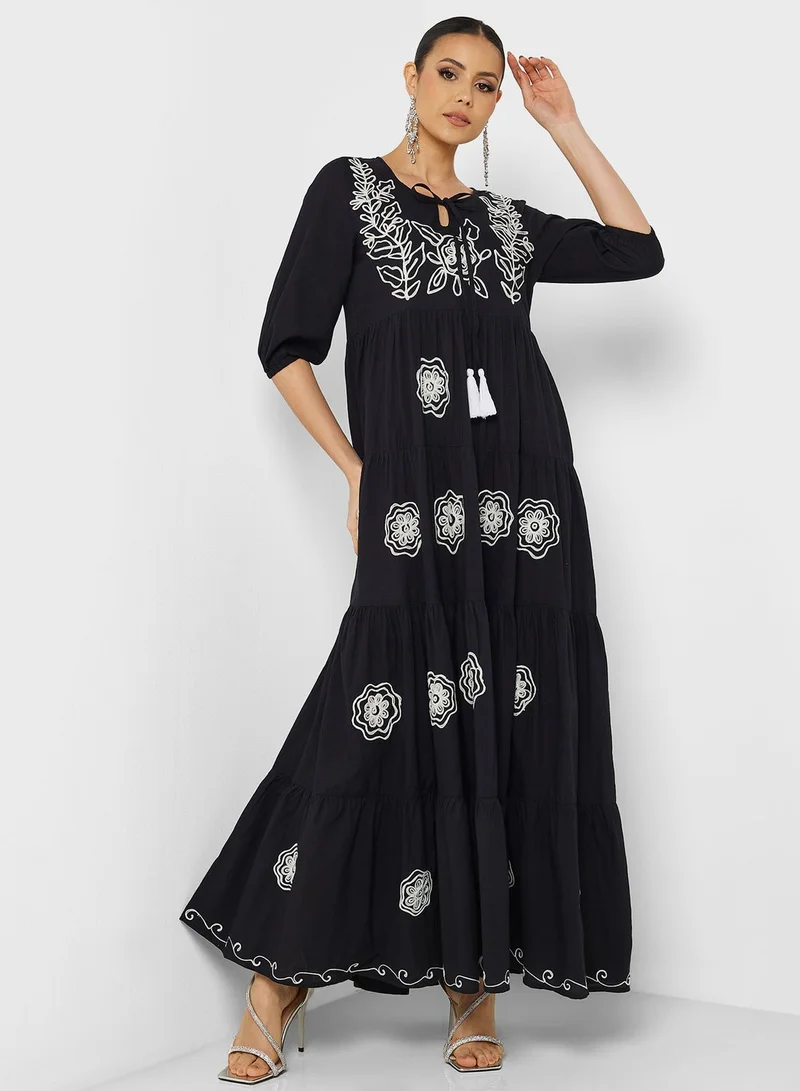 ARABIAN CLOSET Embroidered Crew Neck Jalabiya