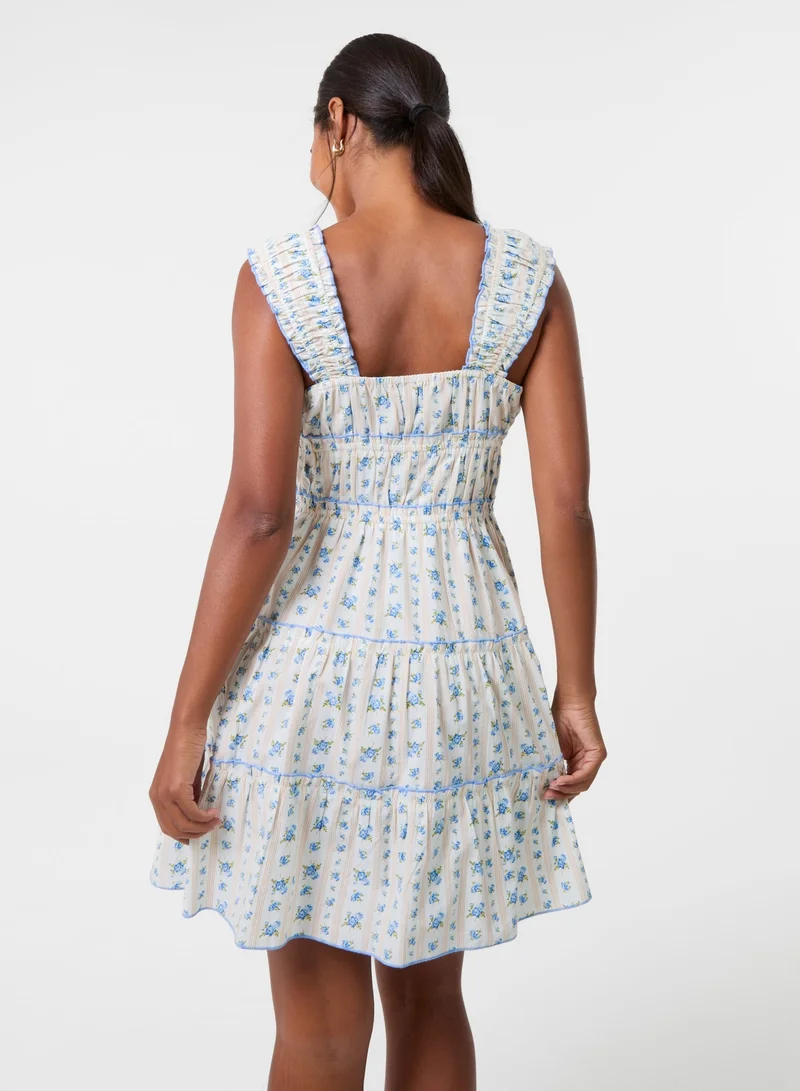 بينك فانيلا فستان قصير بحمالات وربطة أمامية وطبقات