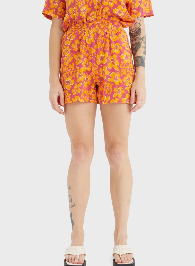 DeFacto Relax Fit Floral Print Short  - Image 3