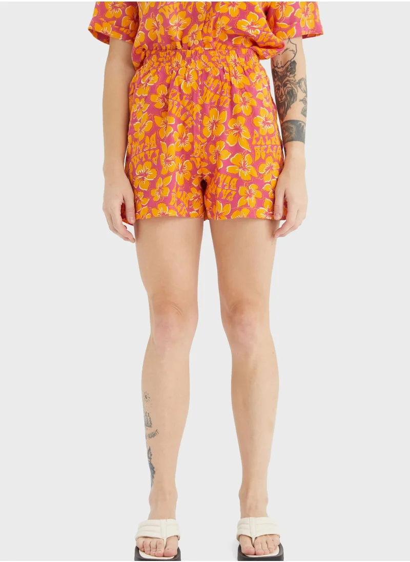 DeFacto Relax Fit Floral Print Short