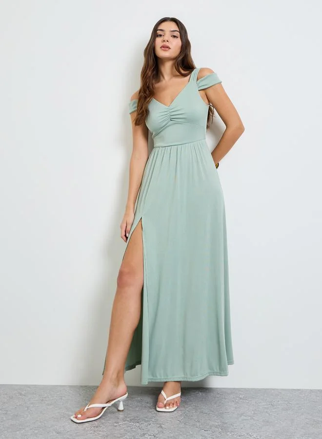 تايك تو Green Cold Shoulder Sleeve Slit Maxi Dress
