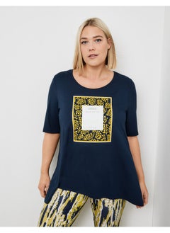 Flared top with mid-length sleeves and a front print