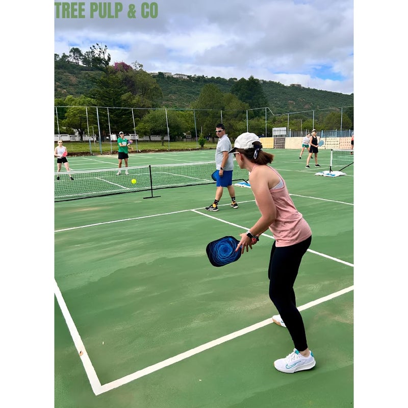 TREE PULP & CO مجموعة مضارب بيكلبول جالاكسي ويف من 2 - معتمدة من USAPA، خفيفة الوزن ومتينة مع 4 كرات وغطاء - مضارب مميزة للبالغين، المبتدئين والمحترفين - للعب في الداخل والخارج - Image 4