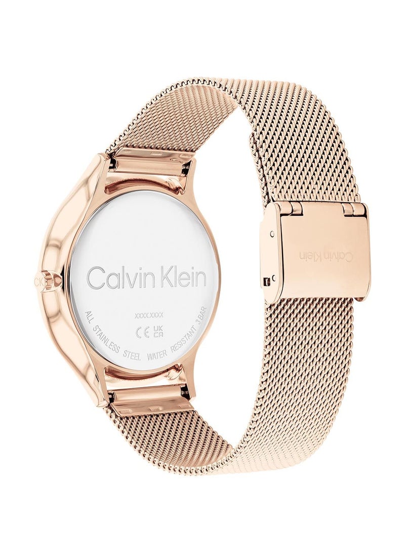 CALVIN KLEIN ساعة يد تناظرية دائرية مقاومة للماء مع حزام ذهبي 25200002 - Image 3