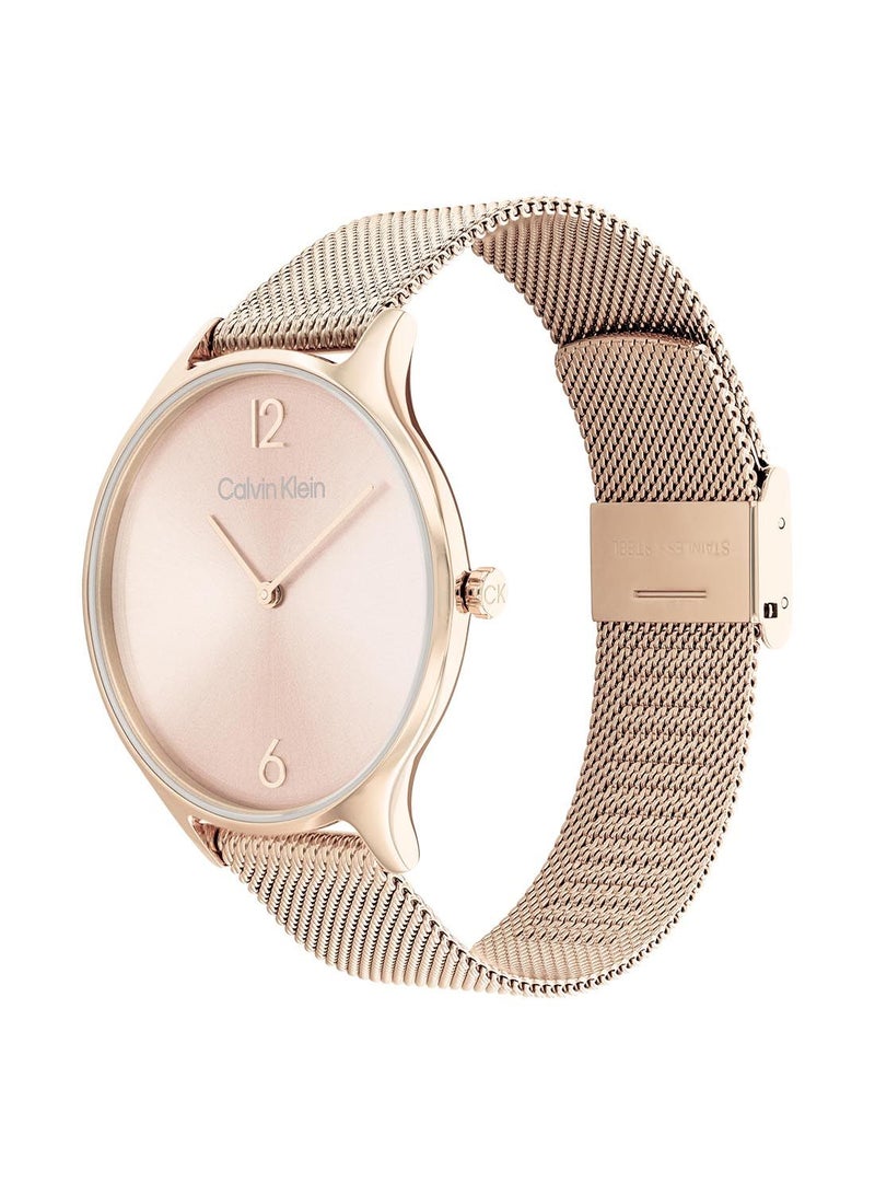 CALVIN KLEIN ساعة يد تناظرية دائرية مقاومة للماء مع حزام ذهبي 25200002 - Image 1