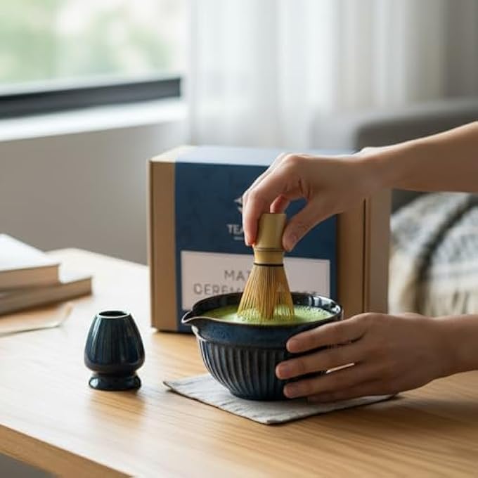 تيلاند طقم شاي ماتشا فاخر من إيلاند، مكون من 4 قطع، طقم ياباني تقليدي مع خفاقة من الخيزران، مغرفة من الخيزران، وعاء سيراميكي، حامل خفاقة من السيراميك، طقم احتفالي كامل لصنع ماتشا أصيل، أزرق - Image 2