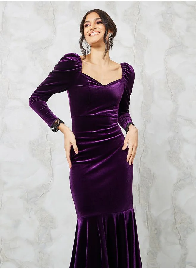 Styli Velour Sweetheart Neck Sheath Midi Dress