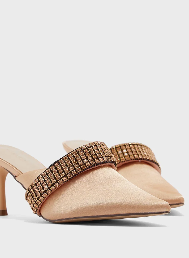 Vincci Pointed Toe Pumps