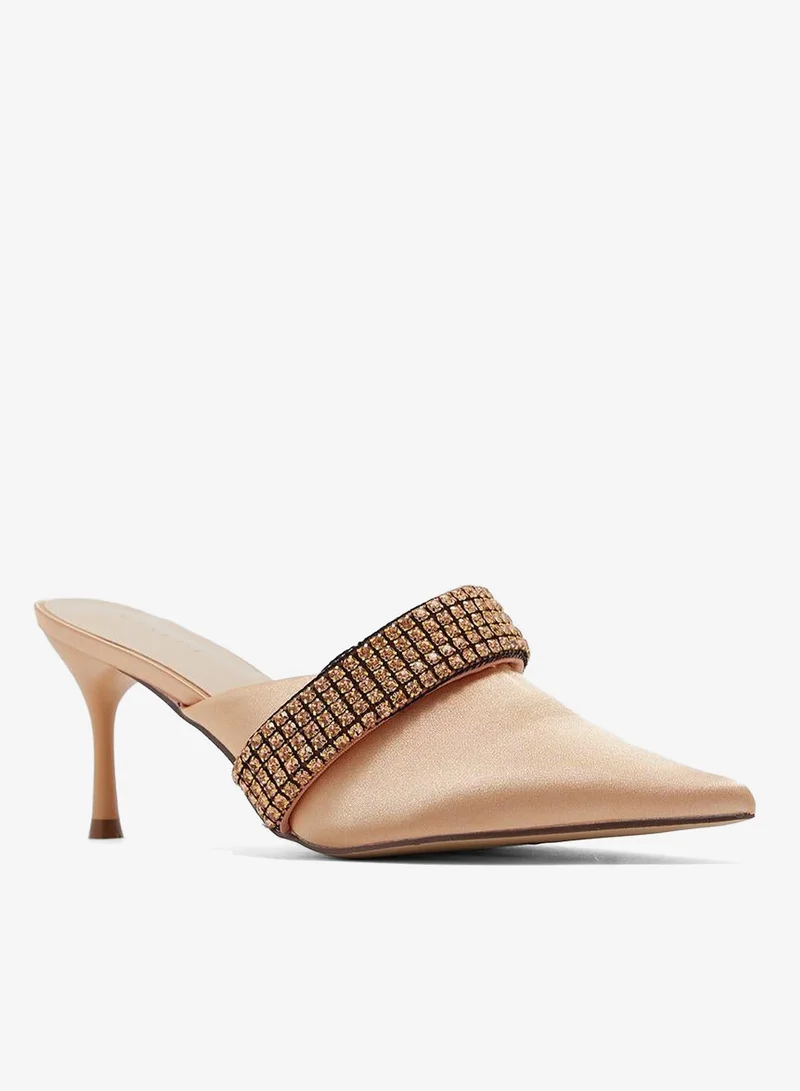 فينتشي حذاء مدبب بكعب عالي