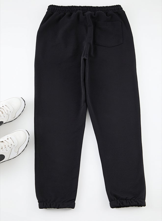 trendyol Black Regular Fit Label Appliqued Pocket Stitched Sweatpants TMNSS23EA00010 - Image 4