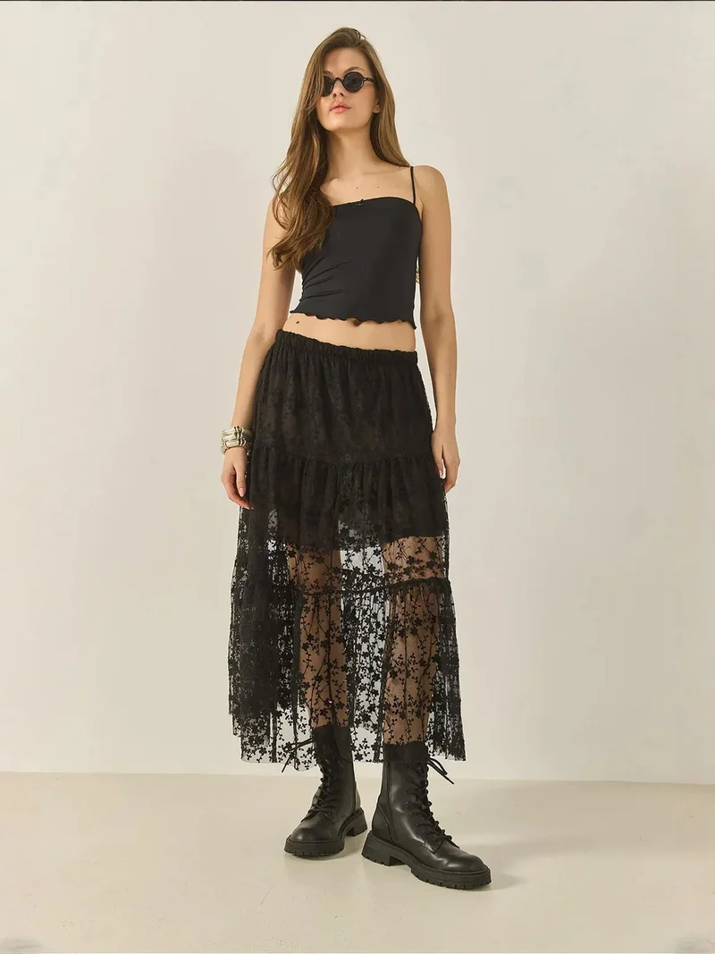 بيانكو لوتشي تنورة ماكسي مزهرة بخصر عالٍ وتفاصيل كشكش من لوتشي