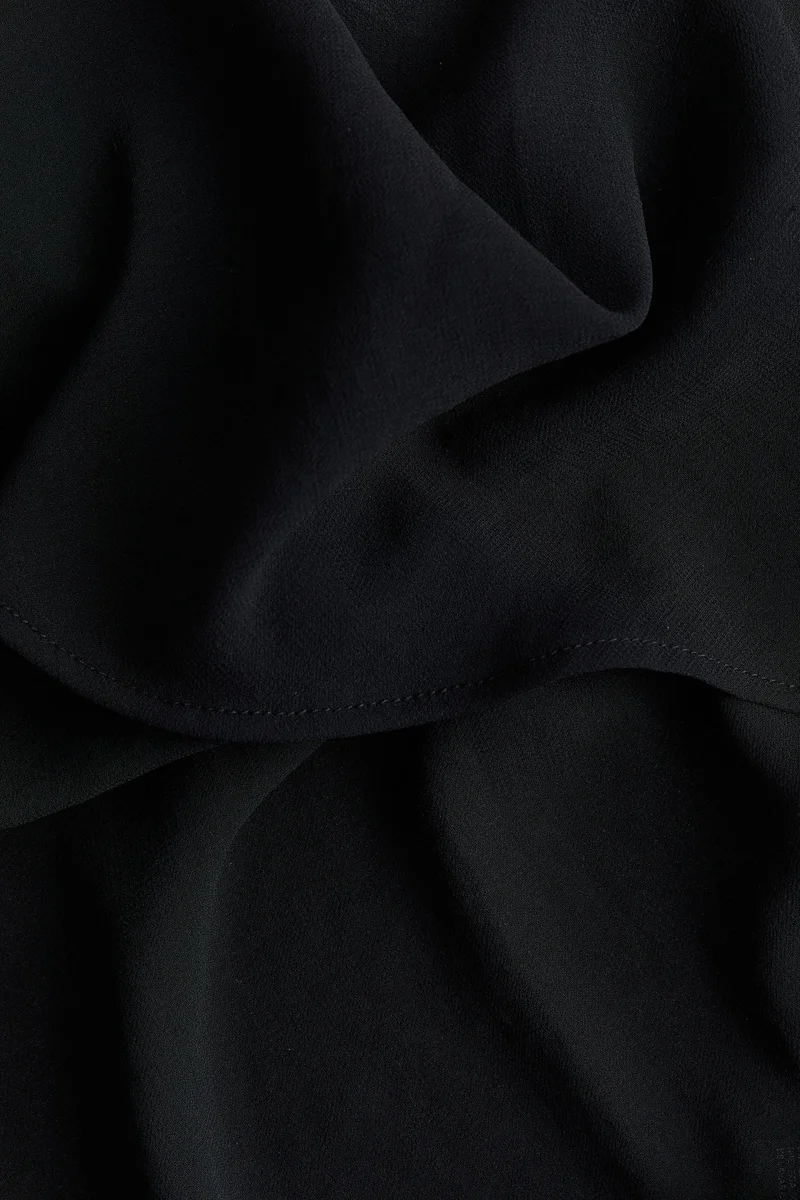 اتش اند ام بلوزة بقبة منسدلة مع شرائط