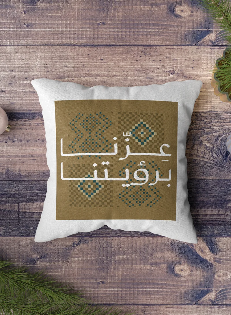 لوحة غطاء وسادة من البوليستر لمناسبة اليوم الوطني السعودي بتصميم عزنا برؤيتنا