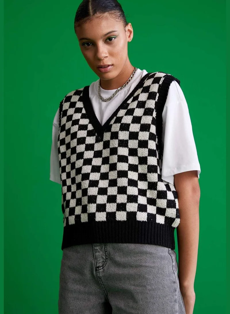 ديفاكتو V-Neck  Sleeveless Checkers Print Vest