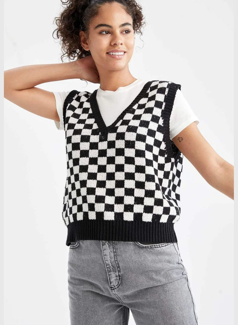 ديفاكتو V-Neck  Sleeveless Checkers Print Vest