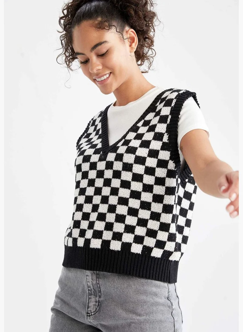 ديفاكتو V-Neck  Sleeveless Checkers Print Vest