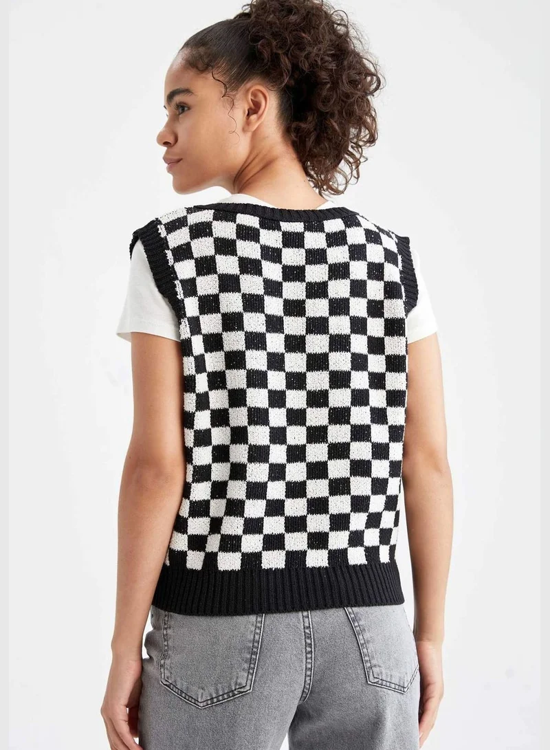 ديفاكتو V-Neck  Sleeveless Checkers Print Vest