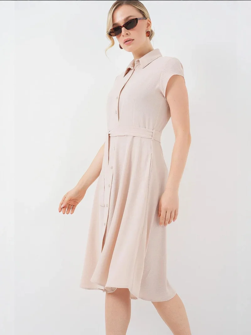 بيغ دارت فستان ميدي بقصة حرف  وياقة بأزرار وتفاصيل ربط