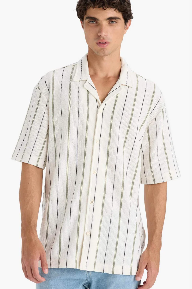 ديفاكتو Relax Fit Apache Neck Short Sleeve Shirt