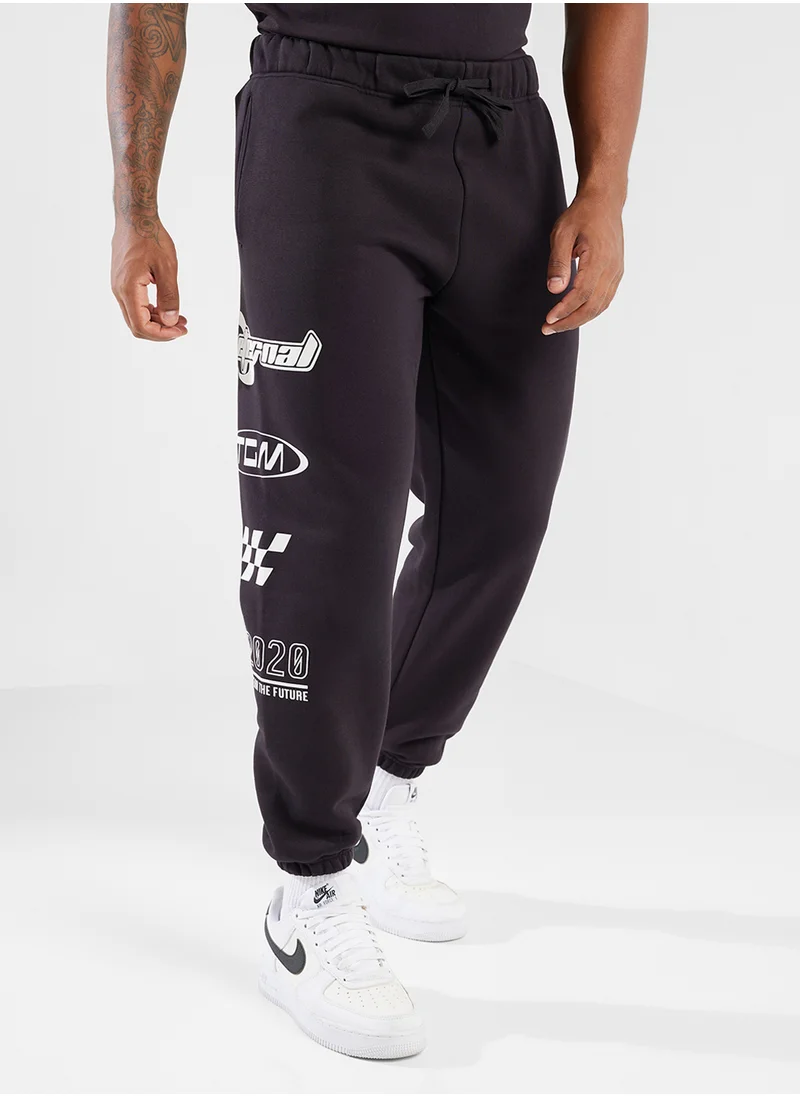 ذا جيفينج موفمنت Relaxed Fitted Racing Printed Sweatpants