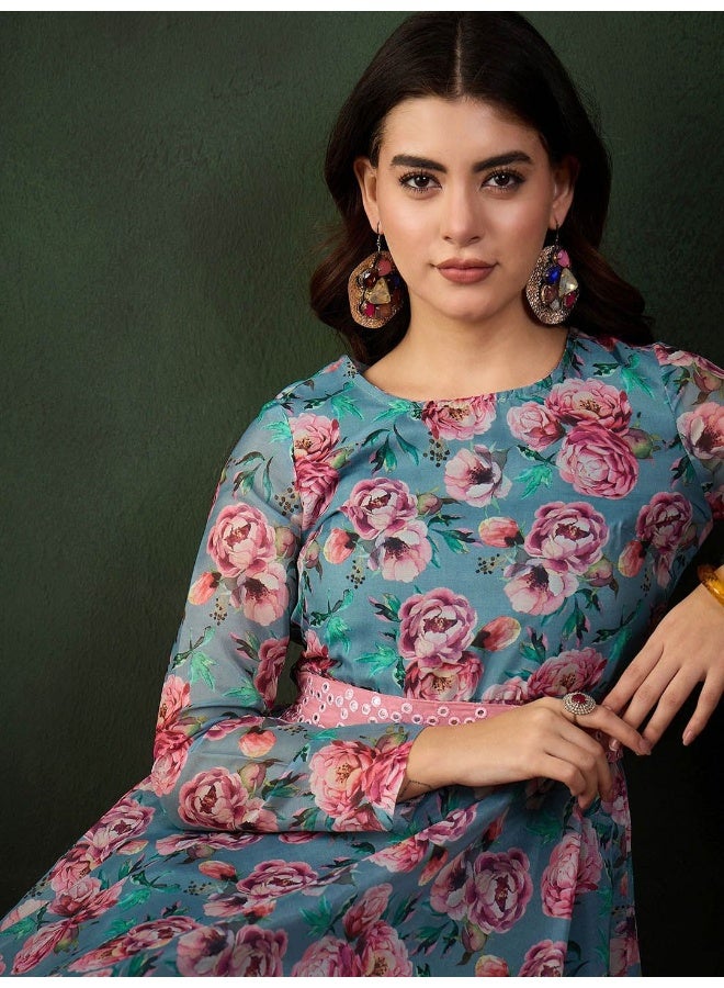 أيه كيه إس فستان ماكسي واسع أزرق مخضر بنقشة زهور وحزام مرصع بالترتر - Image 3