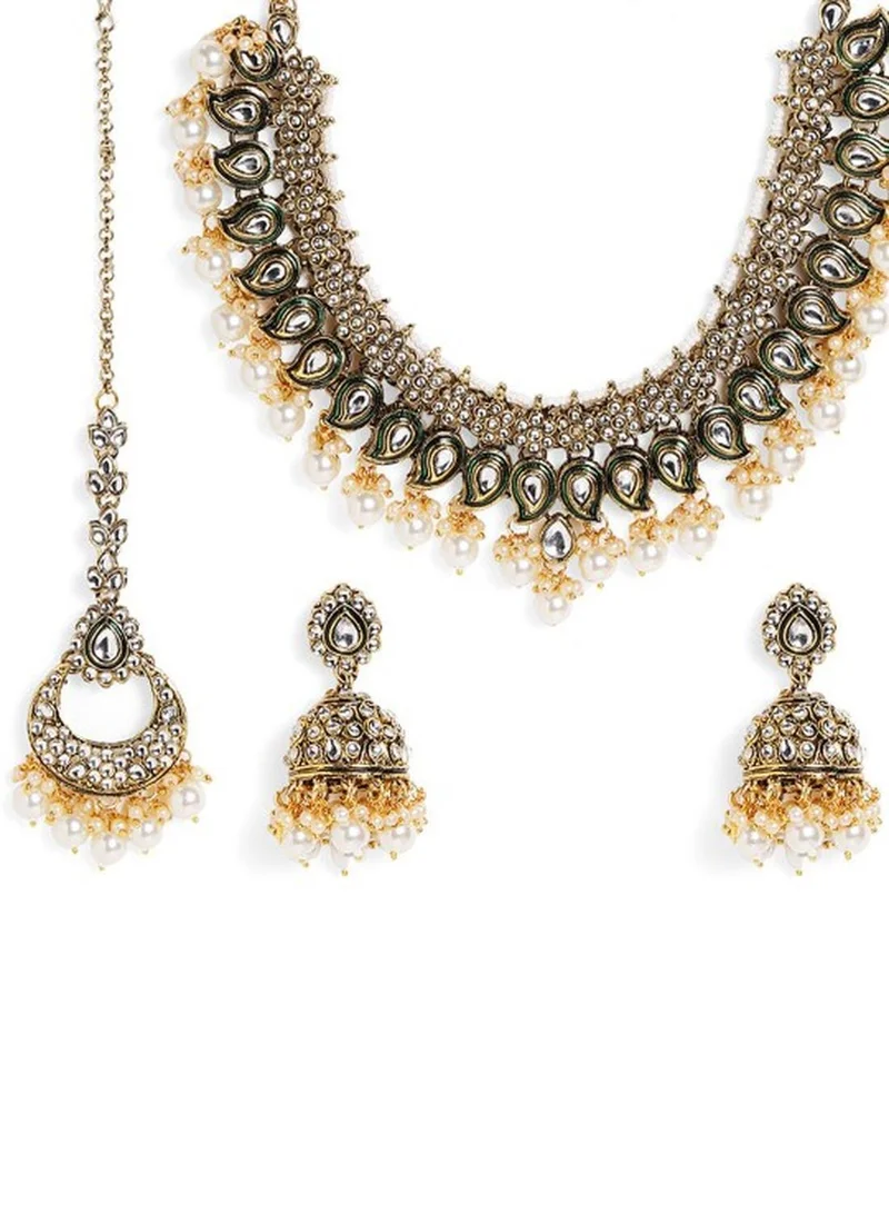 برياسي Kundan Studded  Beaded Necklace and Earrings With Maang Tika