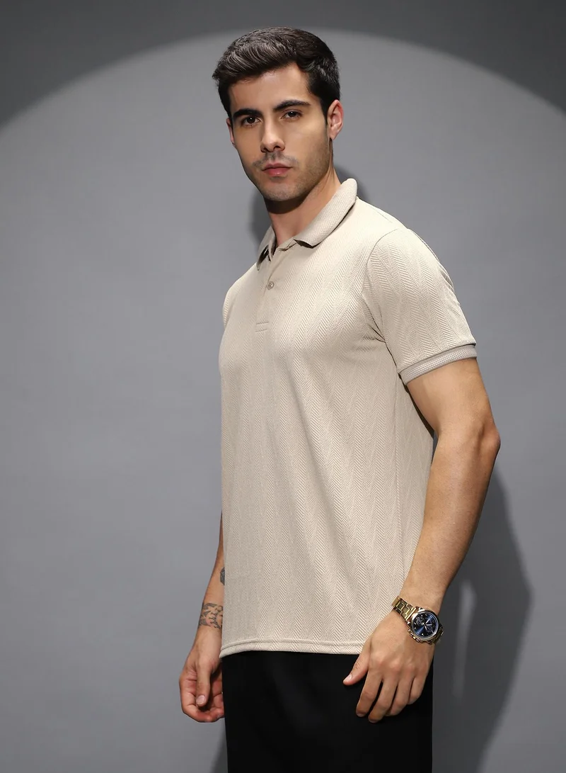 Campus Sutra Men's Ecru Beige Spirit Weave Polo T-Shirt For Casual Wear | Polo Neck | Short Cuffed Sleeves | Half-Button Closure | T-Shirt Shirt Crafted With Comfort Fit For Everyday Wear