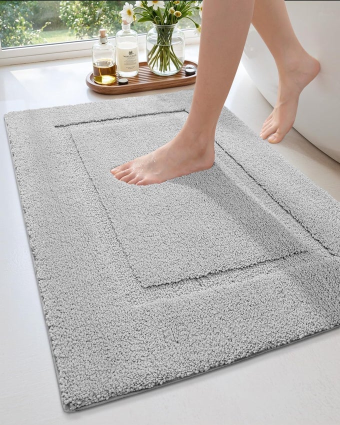 BATHROOM RUGS 32X20 WASHABLE NON SLIP BATH MAT FOR SHOWER FLOOR ABSORBENT QUICK DRY BATHMAT WITH RUBBER BACKING ULTRA SOFT PLUSH CARPET FOR TUB LIGHT GREY