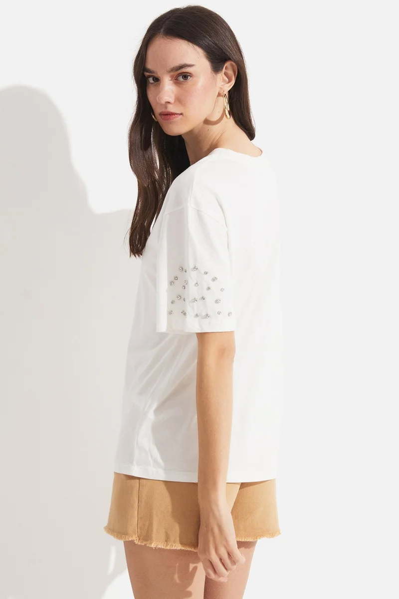 جون Women's Oversize Crew Neck Stone Detailed T-Shirt