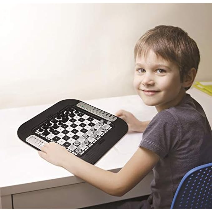 ليكسيبوك Cg1335 Chessman Fx لوحة مفاتيح الشطرنج الإلكترونية اللمسية والمؤثرات الضوئية والصوتية 32 قطعة 64 مستوى من الصعوبة لعبة اللوحة العائلية BlackGray مقاس واحد - Image 3