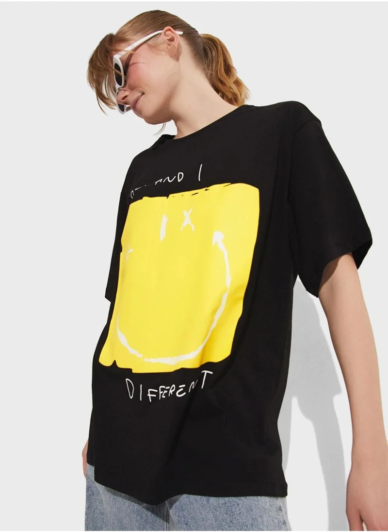 جون Crew Neck Graphic T-Shirt