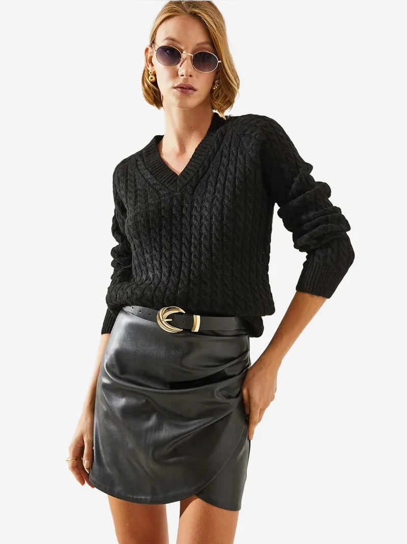 Bianco Lucci LUCCI Textured V-Neck Fitted Knit Sweater