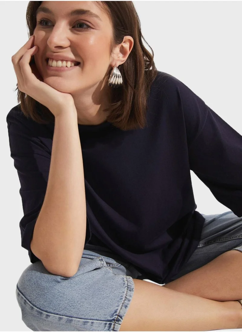 JUNE Crew Neck Loose Cut T-Shirt
