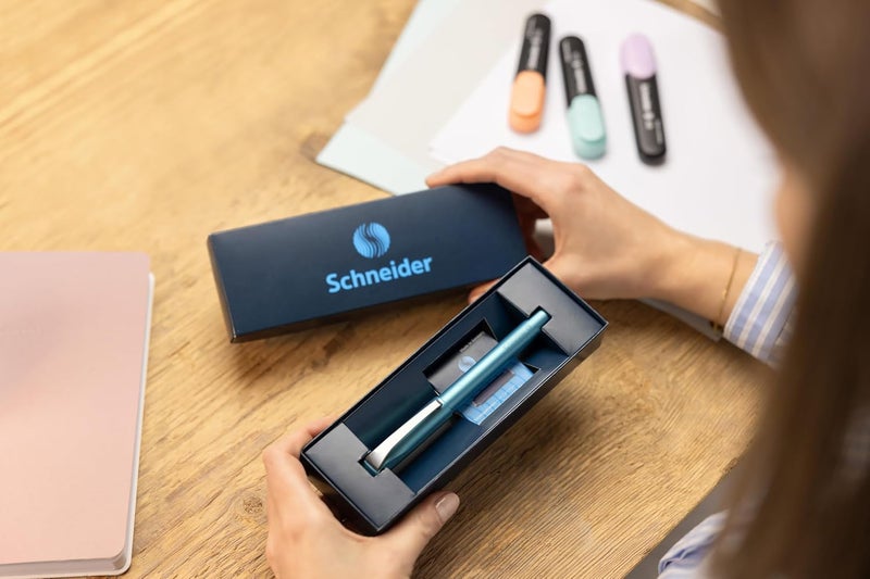 شنايدر مجموعة هدايا قلم رولربال لامع من Schneider Ceod في علبة من الكرتون، تشمل خراطيش حبر قياسية لمستخدمي اليد اليمنى واليسرى، اللون أزرق - Image 4