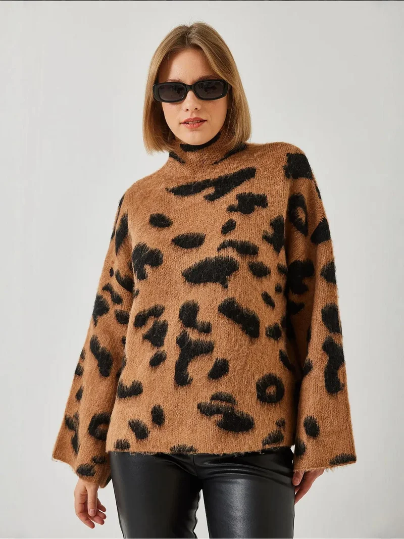 Bianco Lucci LUCCI Relaxed Fit Leopard Print Half Turtleneck Sweater