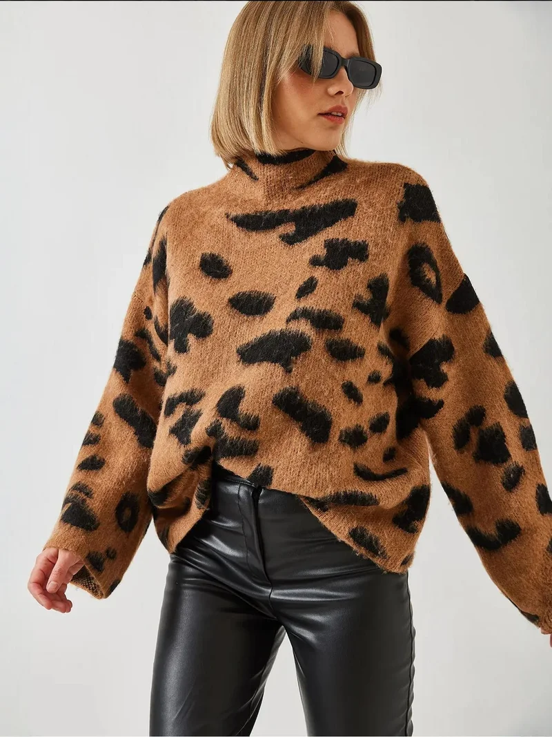 Bianco Lucci LUCCI Relaxed Fit Leopard Print Half Turtleneck Sweater