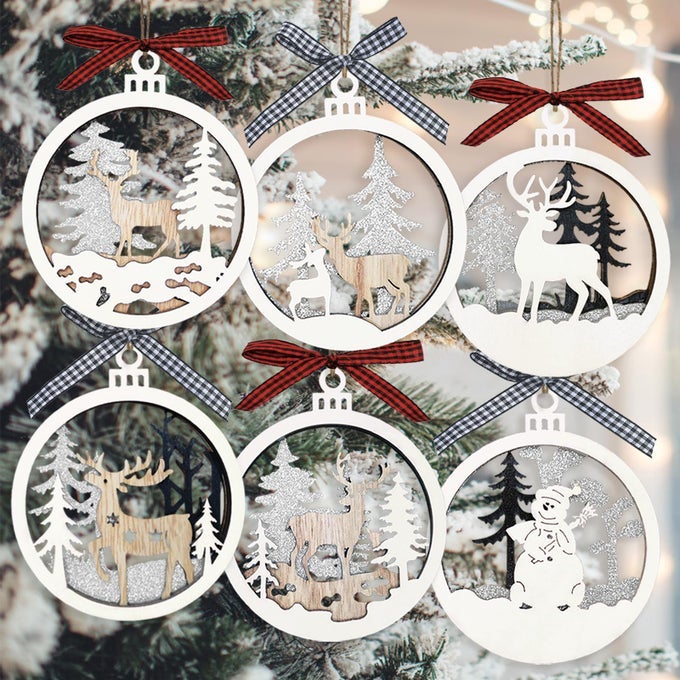 6PCS CHRISTMAS FARMHOUSE RUSTIC ORNAMENTS SET FOR CHRISTMAS TREE DECORATIONS HANGING 3D GLITTER REINDEER WOOD TREE ORNAMENTS ROUND WOODEN CHRISTMAS TREE DECORATIONS GIFT TAGS