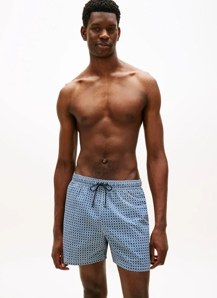 تومي هيلفيغر شورت سباحة متوسط الطول مطبوع