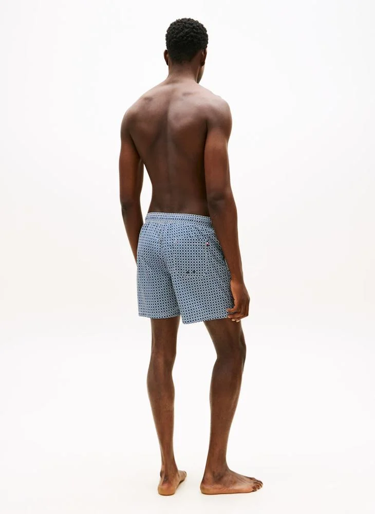 تومي هيلفيغر شورت سباحة متوسط الطول مطبوع