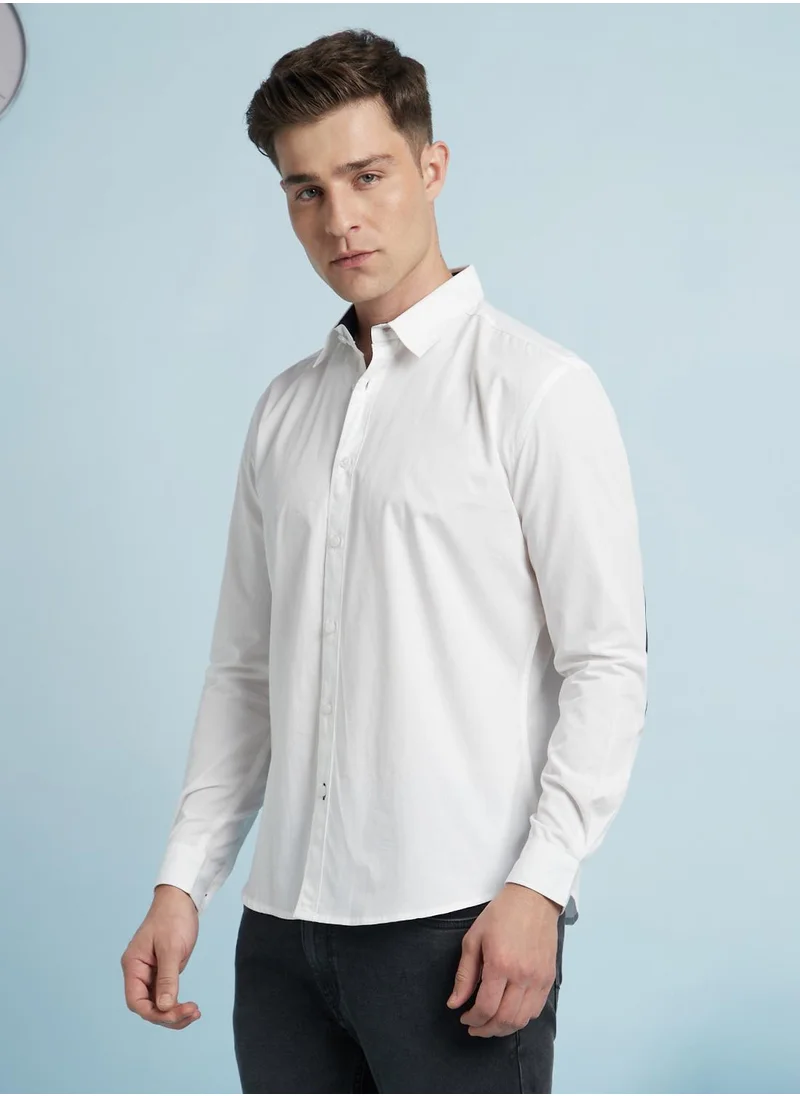 Dennis Lingo Upgrade your wardrobe with this premium White Regular Fit Shirts Solid design crafted from 100% Cotton featuring Long Sleeves with Button closure.