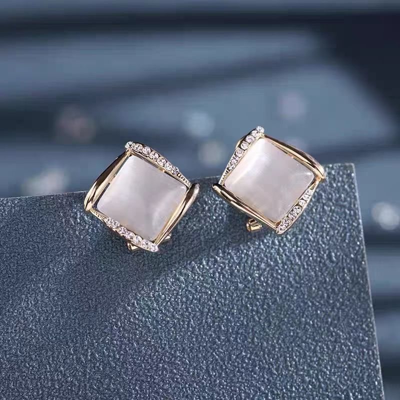 Luxury Pave Heart Gemstone Stud Earrings Square diamond cat's eye stone